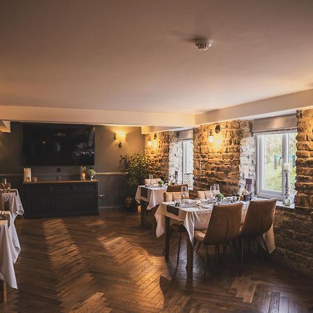Crossways Hotel Wells Bagian luar foto The restaurant at The Old Stamp House