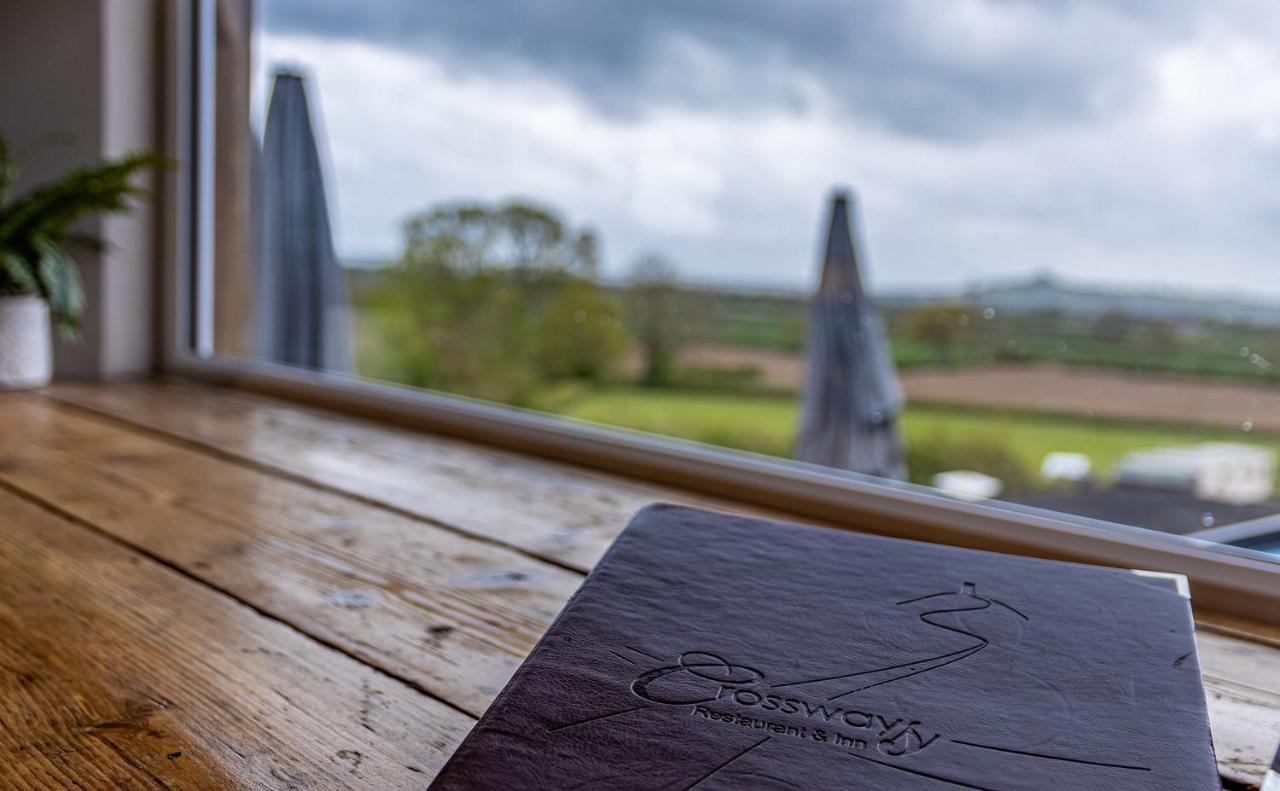 Crossways Hotel Wells Bagian luar foto The Swan Inn