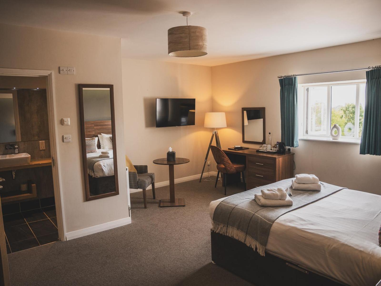 Crossways Hotel Wells Bagian luar foto