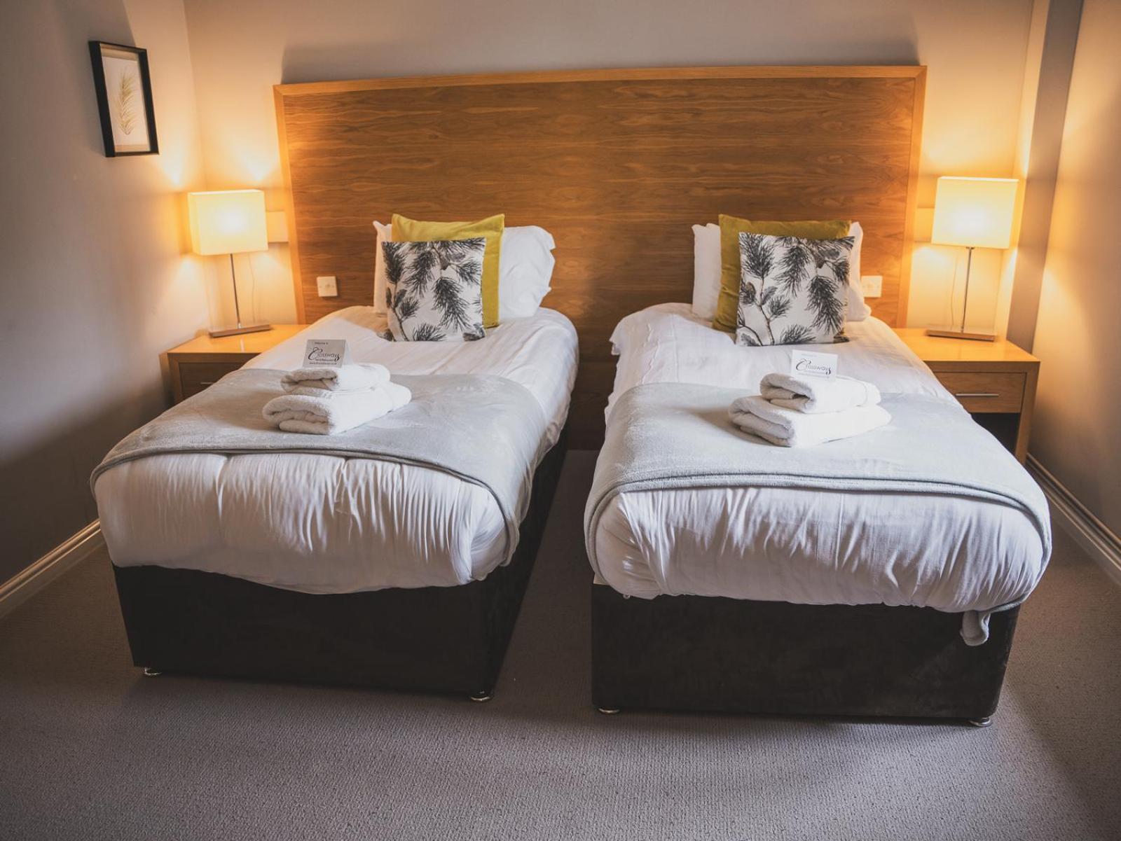 Crossways Hotel Wells Bagian luar foto