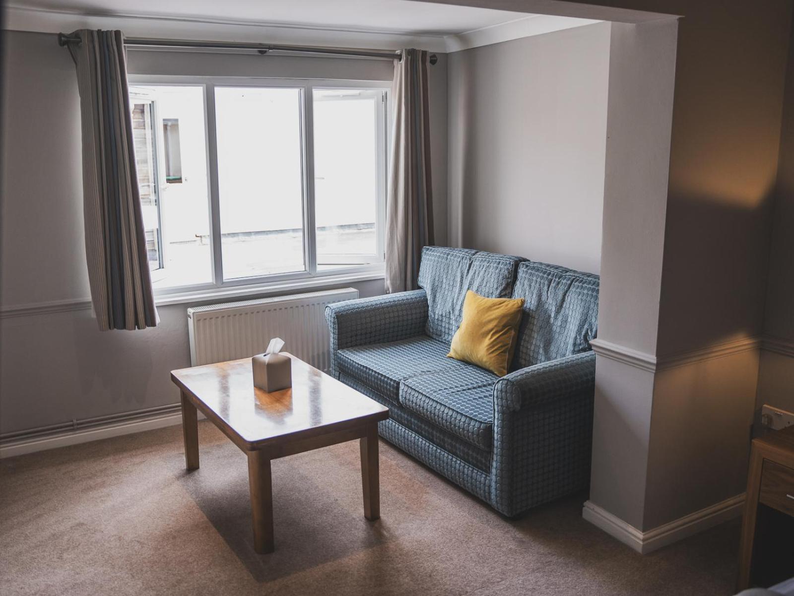 Crossways Hotel Wells Bagian luar foto A typical room at the hotel