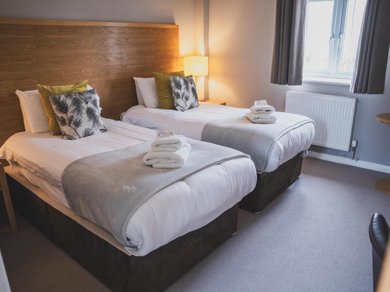 Crossways Hotel Wells Bagian luar foto A room at the hotel