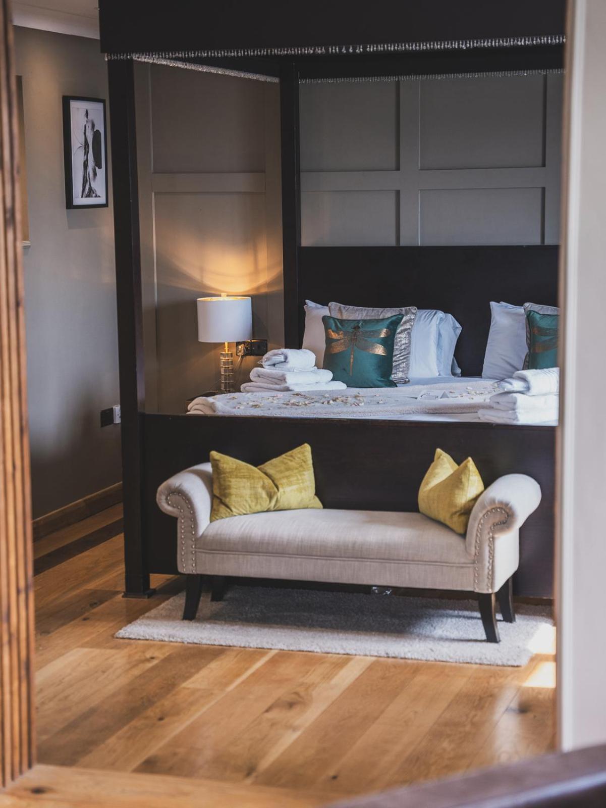 Crossways Hotel Wells Ruang foto A bedroom at the hotel